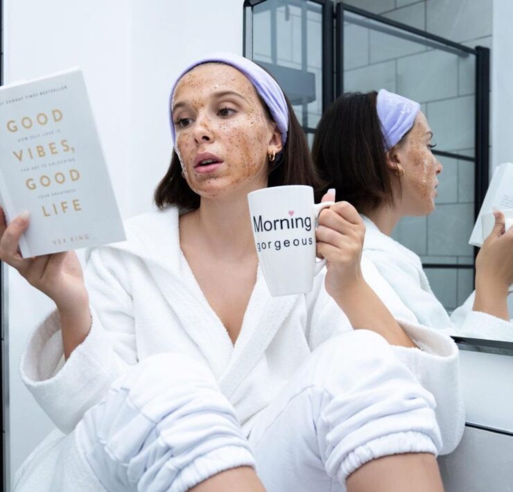Millie Bobby Brown sa maskom na licu