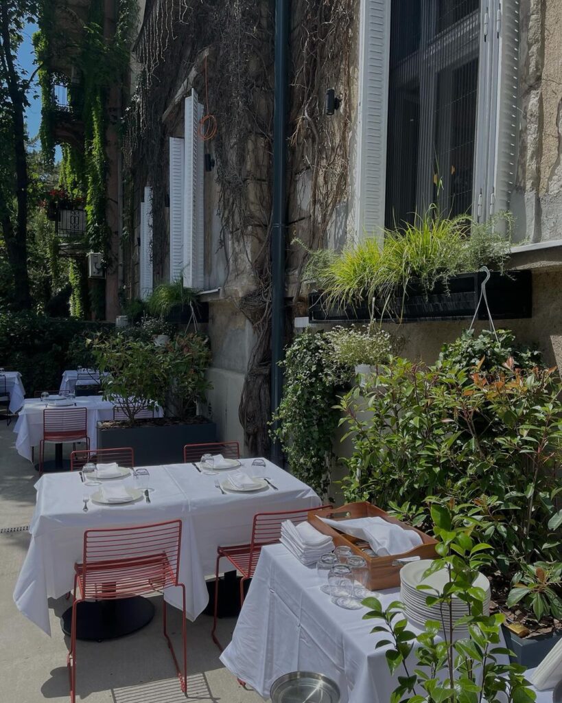 Faro restoran na terasi