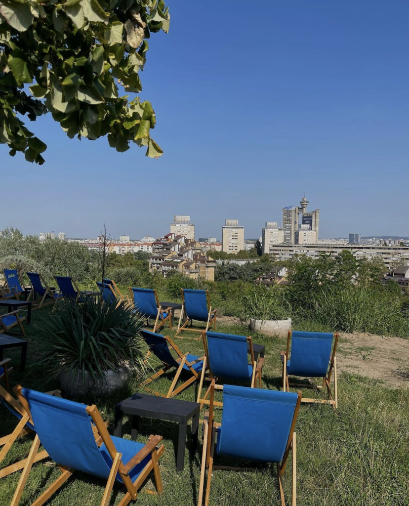 Fotograf: Nikola Milović, Genex kula u daljini