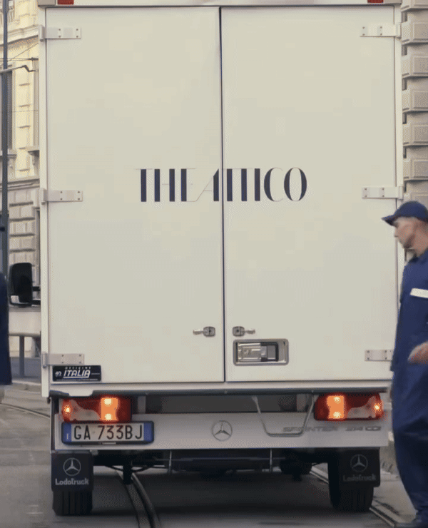 The Attico SS24: Saznali smo sve o scenografiji za ovu reviju