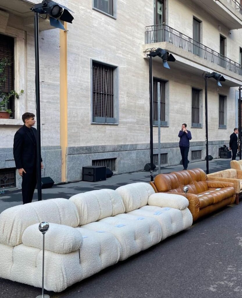 The Attico SS24: Saznali smo sve o scenografiji za ovu reviju