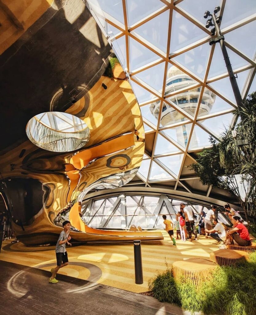 Lavirint od ogledala u tržnom centru