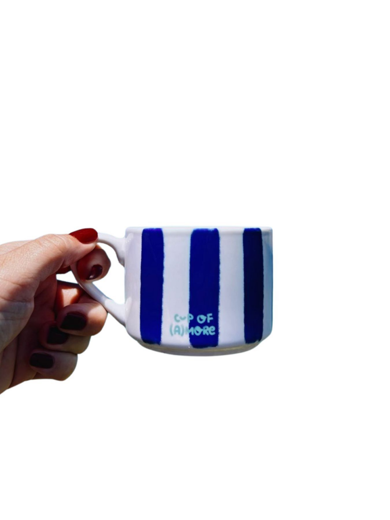 CUP OF (A)MORE Veselica šolja Mali IV dizajn