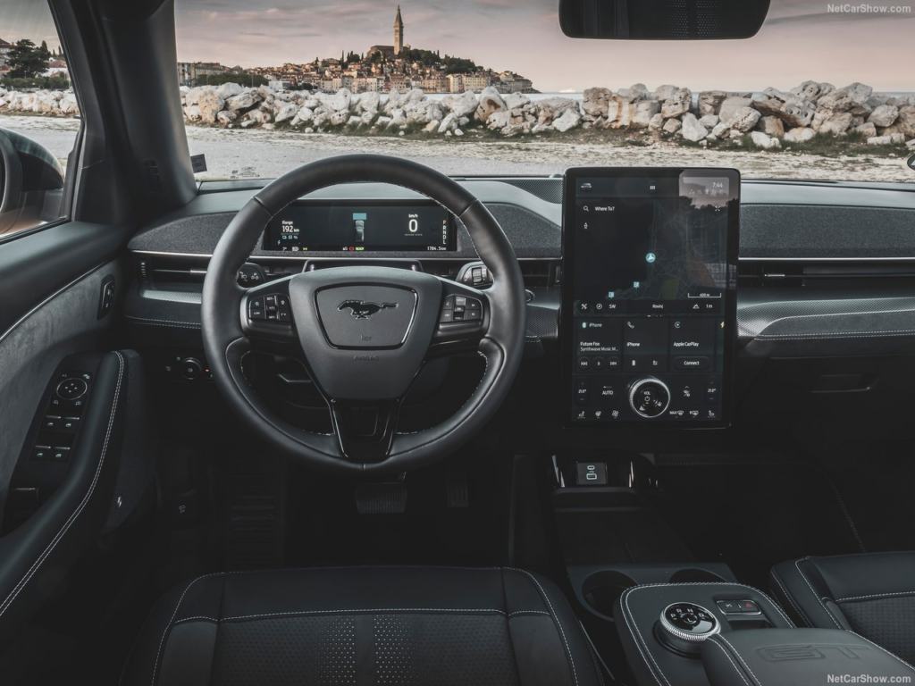 Ford Mustang Mach-E GT unutrašnjost