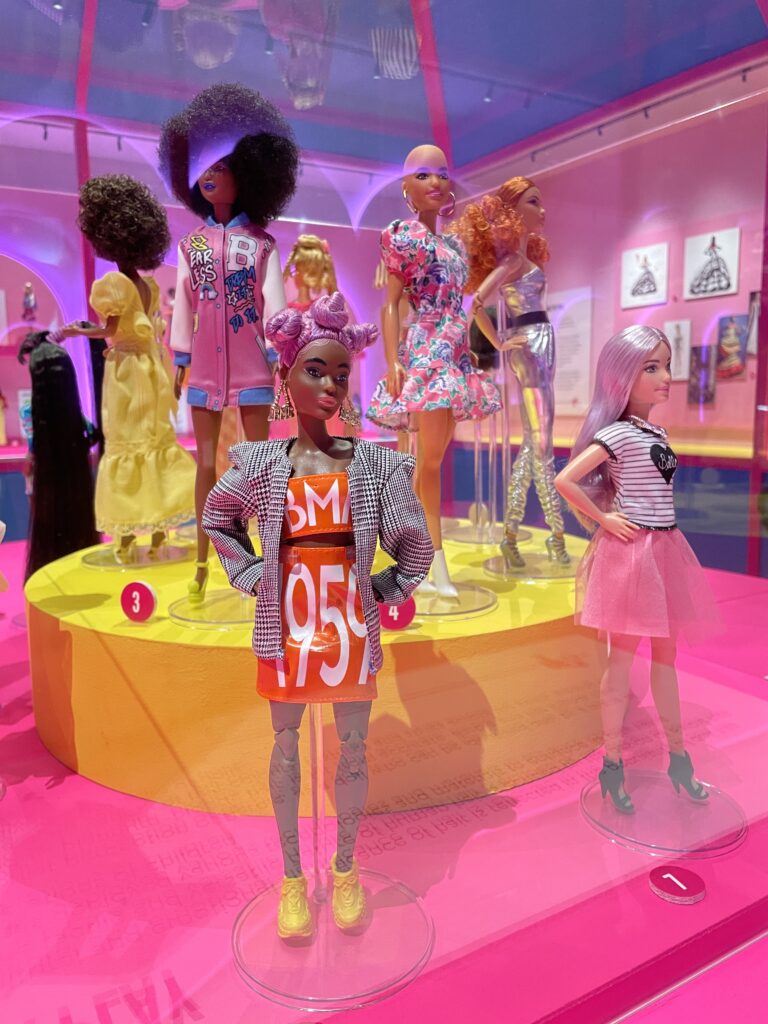 Barbie izložba boji London u ružičasto