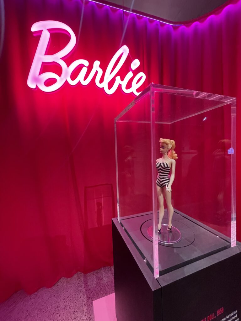 Barbie izložba boji London u ružičasto