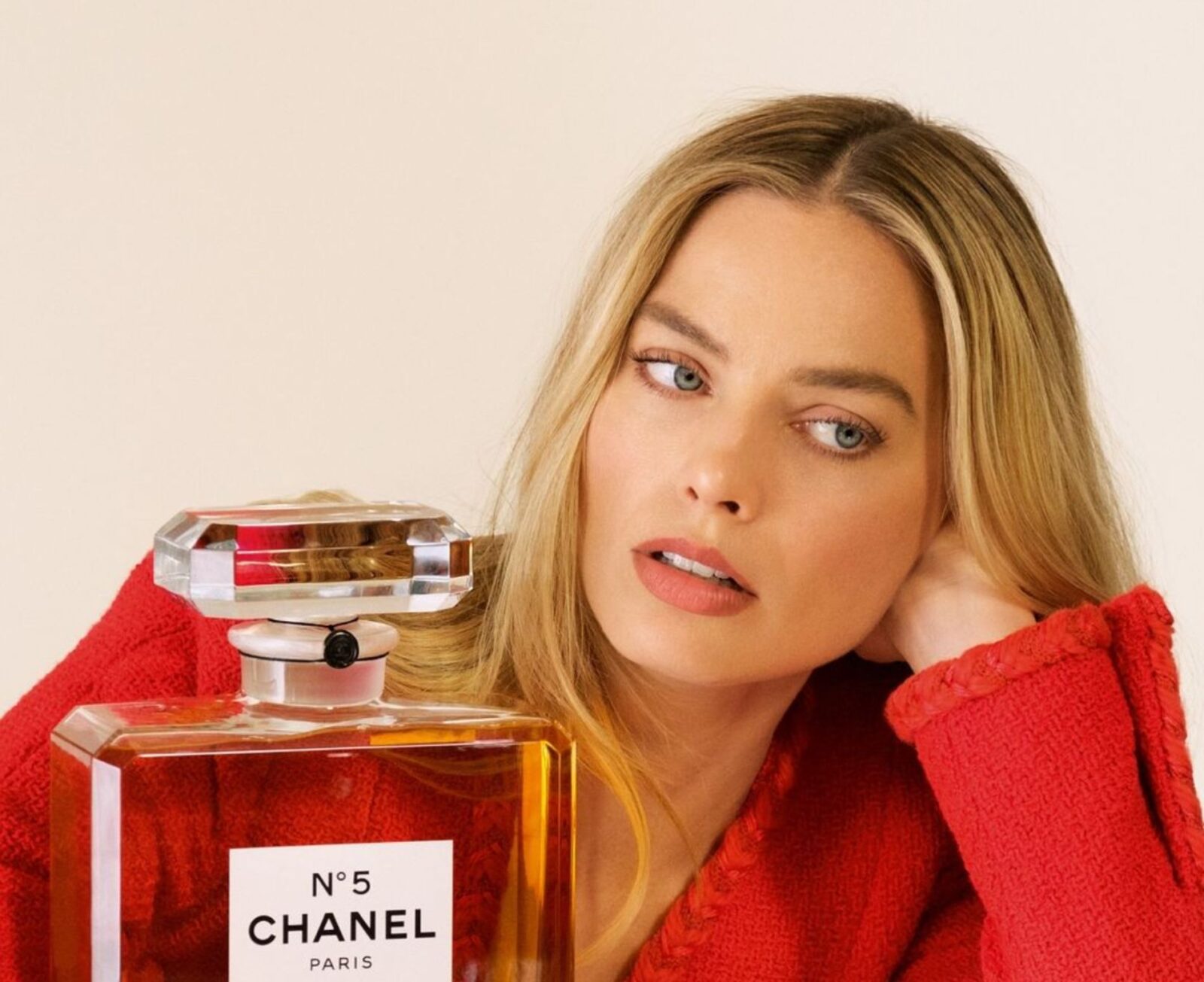 Margot Robbie Chanel No.5