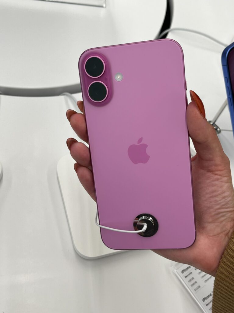 iPhone 16 roza boja