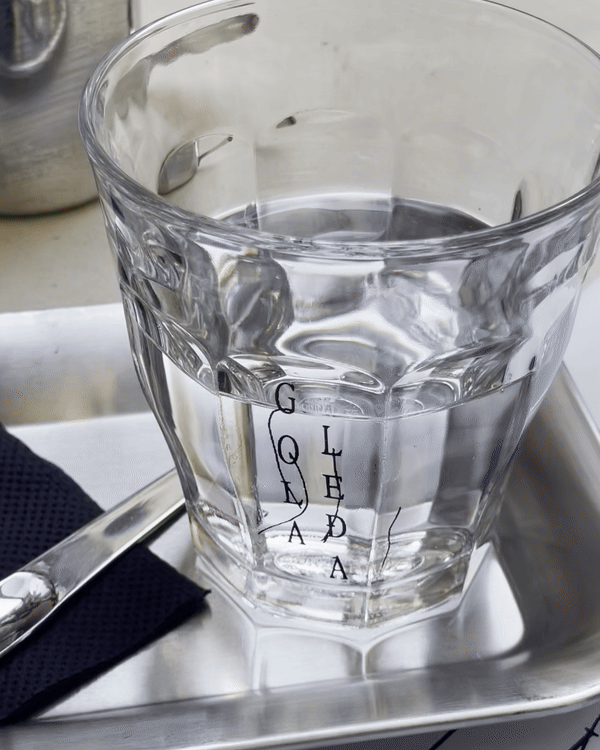 Gola leđa su epicentar hedonizma u Beogradu