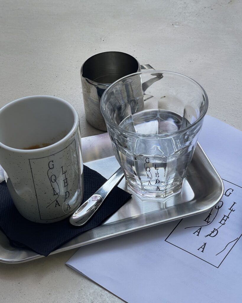 Gola leđa su epicentar hedonizma u Beogradu