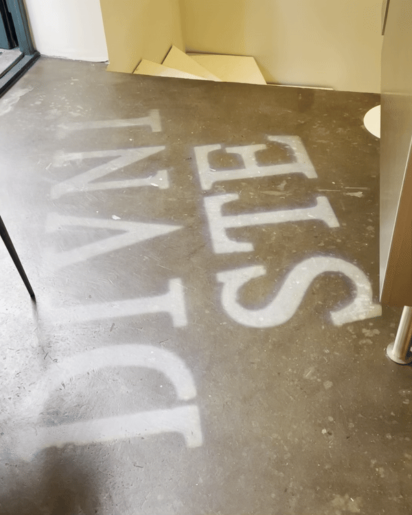 Gola leđa su epicentar hedonizma u Beogradu