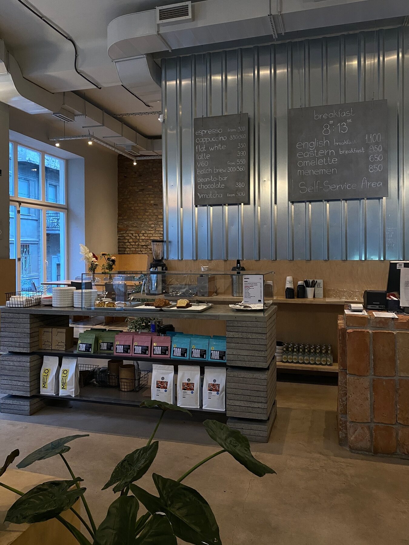 Laptop-friendly mesta:Chernyi Cooperative Coffee Roasters