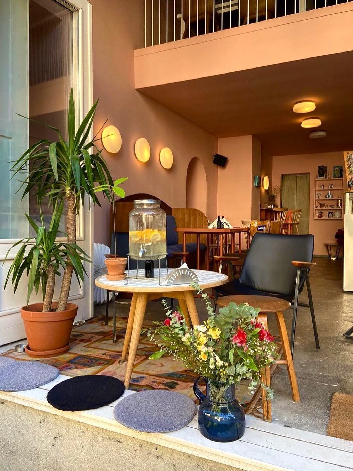 Laptop-friendly mesta: Valentina i Karanfil