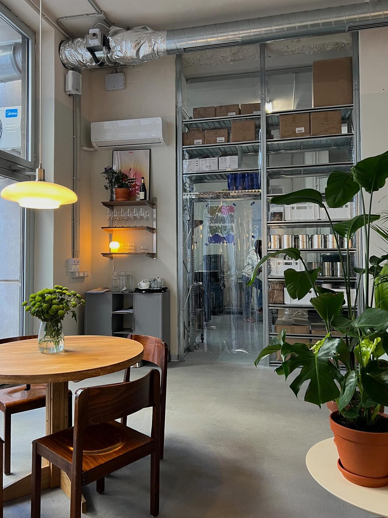 Laptop-friendly kafić: SONDER enterijer