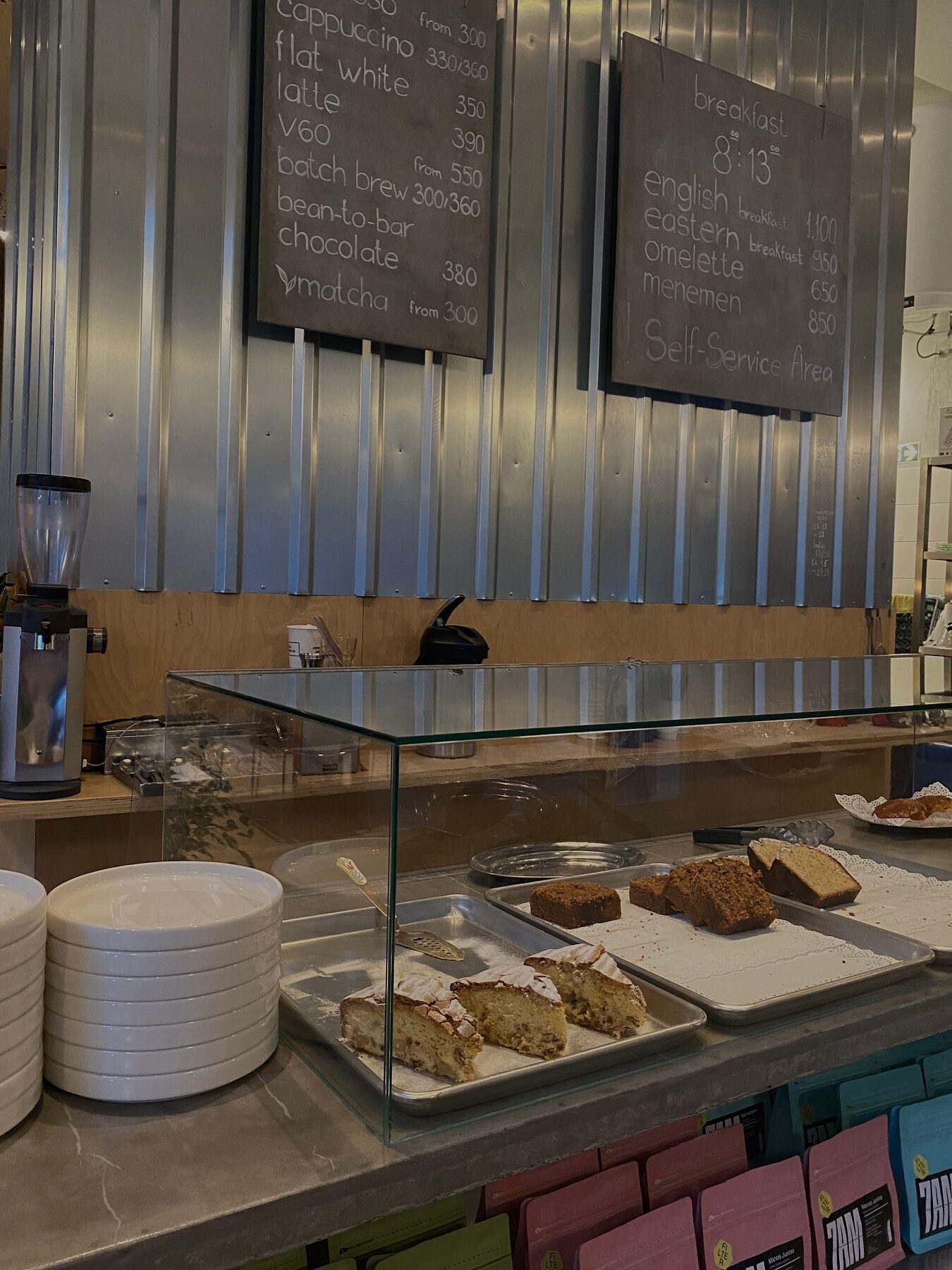 Laptop-friendly mesta:Chernyi Cooperative Coffee Roasters