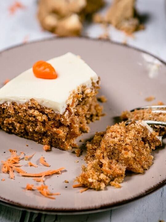 Kolač od šargarepe preliven glazurom iz Ispece pa reci