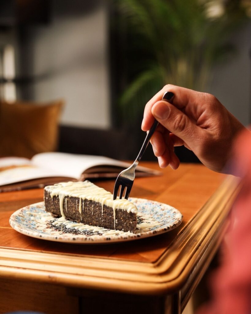 Kolači: kolač od maka i bele belgijske čokolade