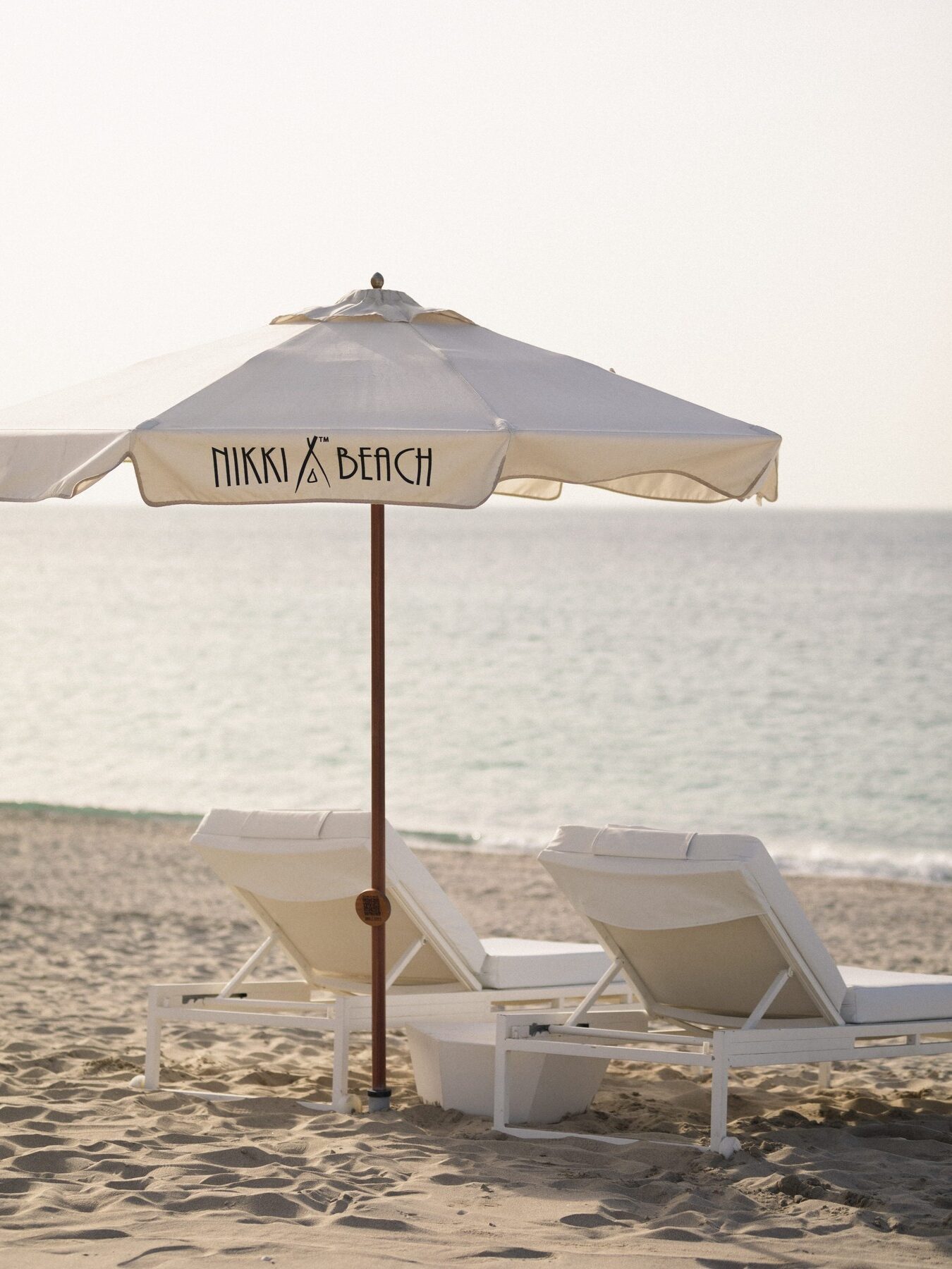 Sanja Obradović predlaže Nikki Beach — ležaljke i suncobran na plaži