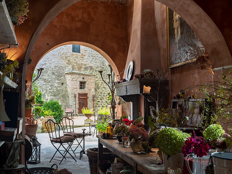 Kutak sa cvećem u Castello di Reschio