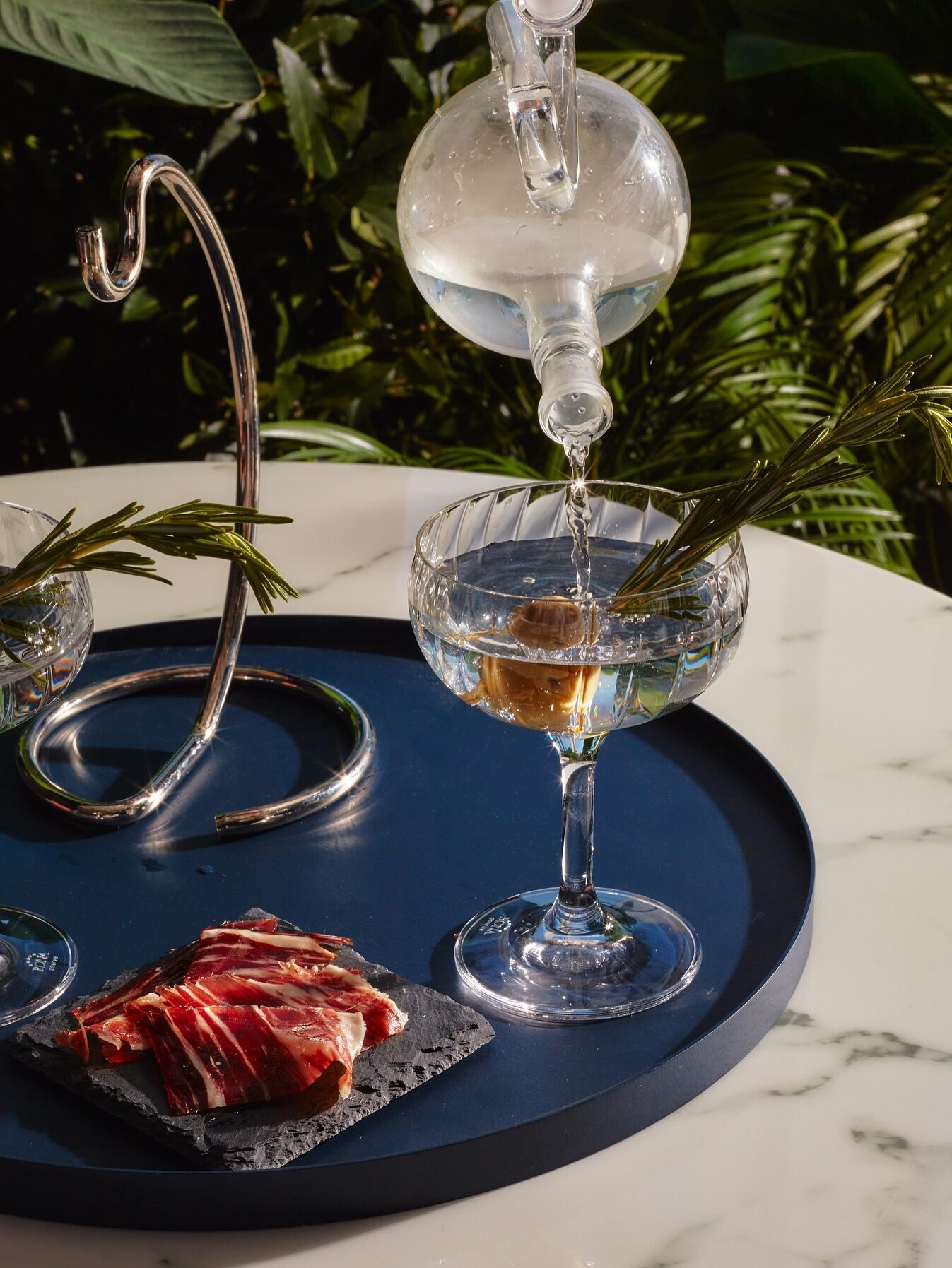 Piće i grickalice u rooftop Darling baru