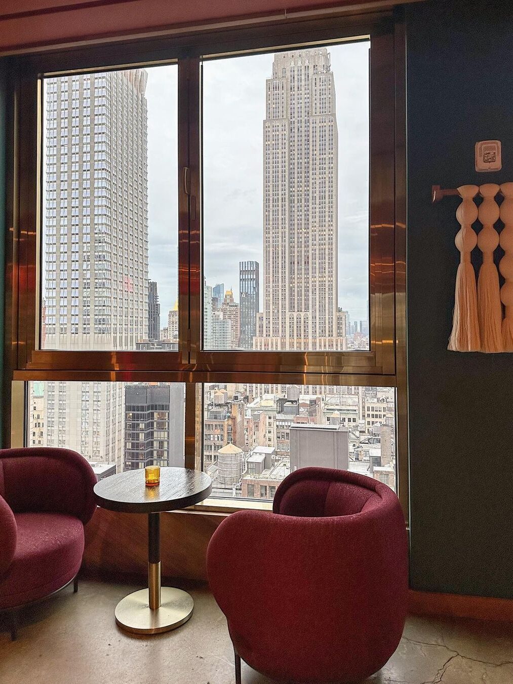 Pogled na Empire State Building iz Bar Cima 