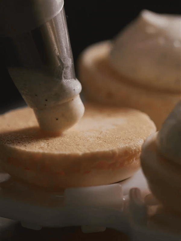 Aleksandar Zabunović predlaže makaronse u Confiserie Sprüngli