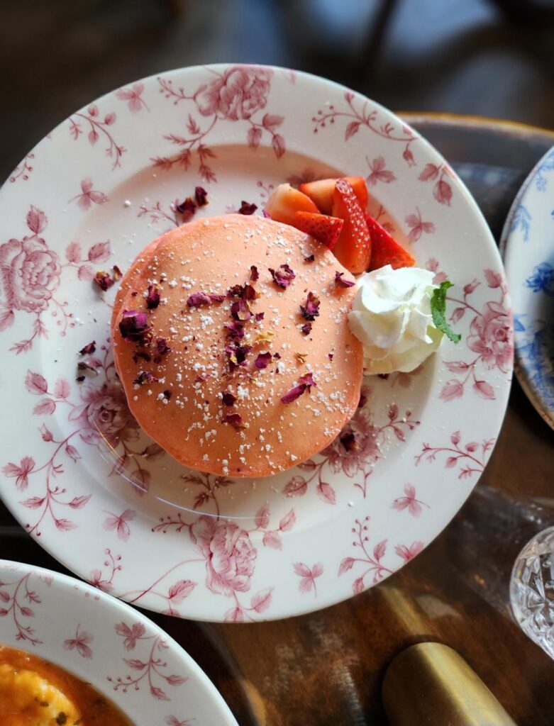 Rose Petal Pancakes u Little Henn 