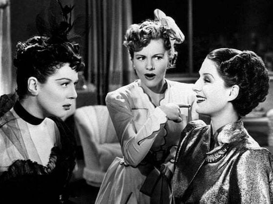 Norma Shearer, Joan Fontaine i Rosalind Russell u sceni iz filma "The Women" (1939)