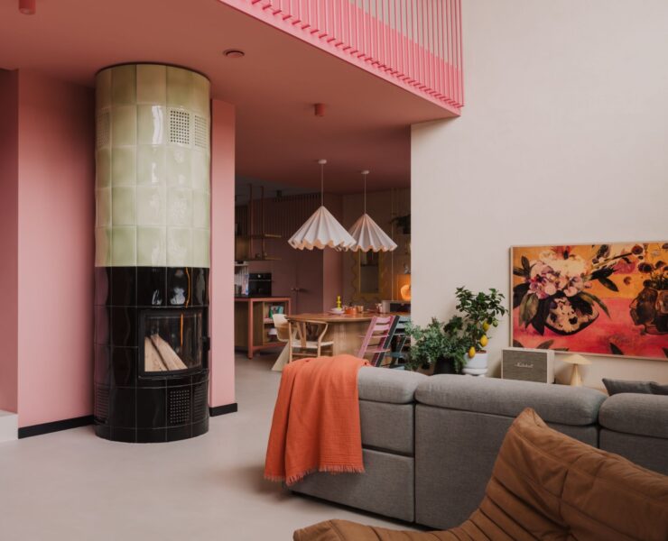 Pink enterijer dnevna soba