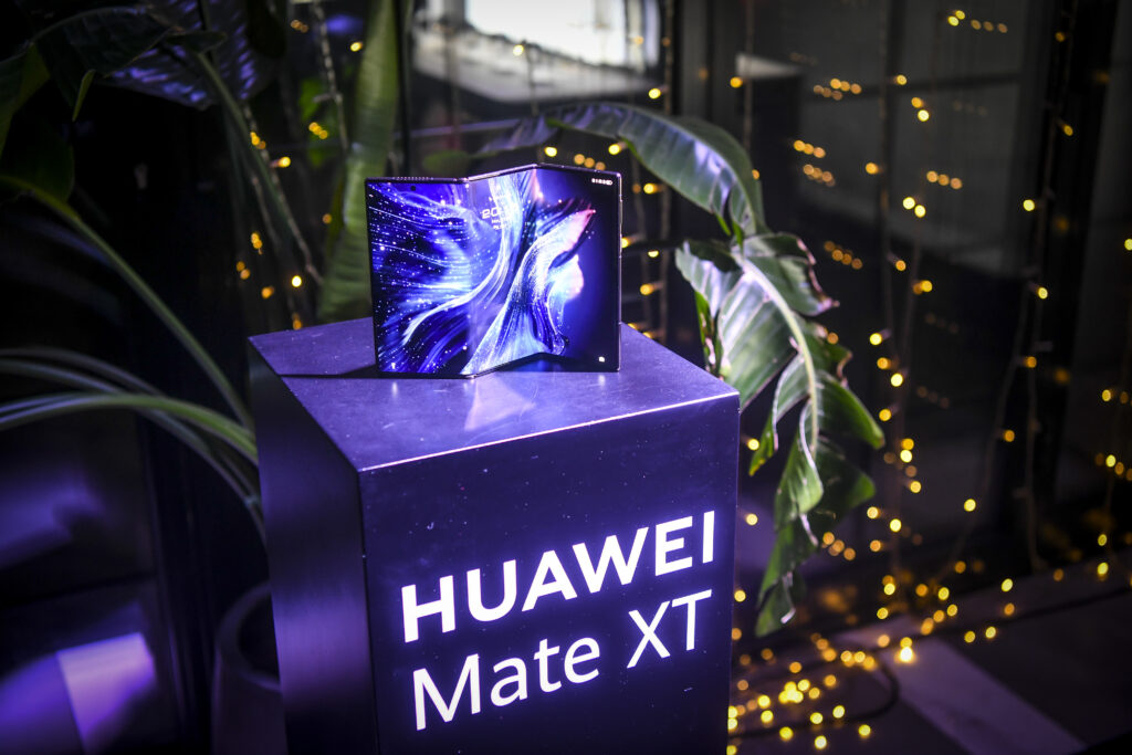 Huawei Mate XT
